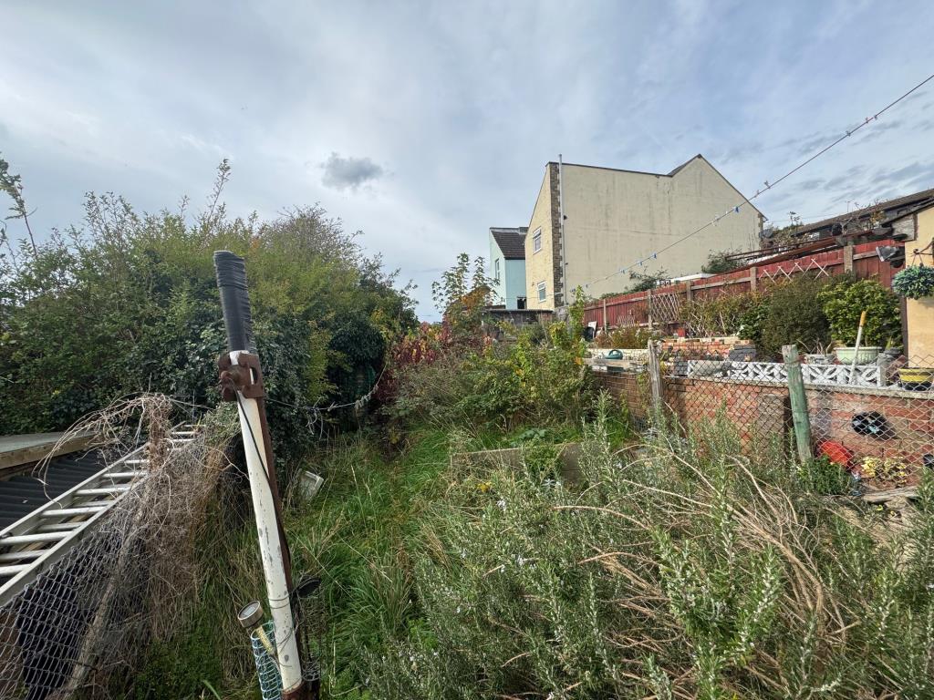 Lot: 56 - END-TERRACE HOUSE FOR IMPROVEMENT - Rear garden
